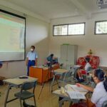 Wali Kota Bogor saat meninjau hari pertama PTM tingkat SD di Sekolah Mardi Waluya, Kota Bogor, Senin (18/10/2021). (Foto: Beritasatu.com)