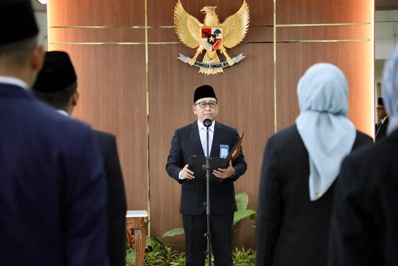 Sesmensesneg Lantik Tujuh Pejabat Pimpinan Tinggi Pratama, Administrator dan Pengawas Badan Komunikasi Pemerintah