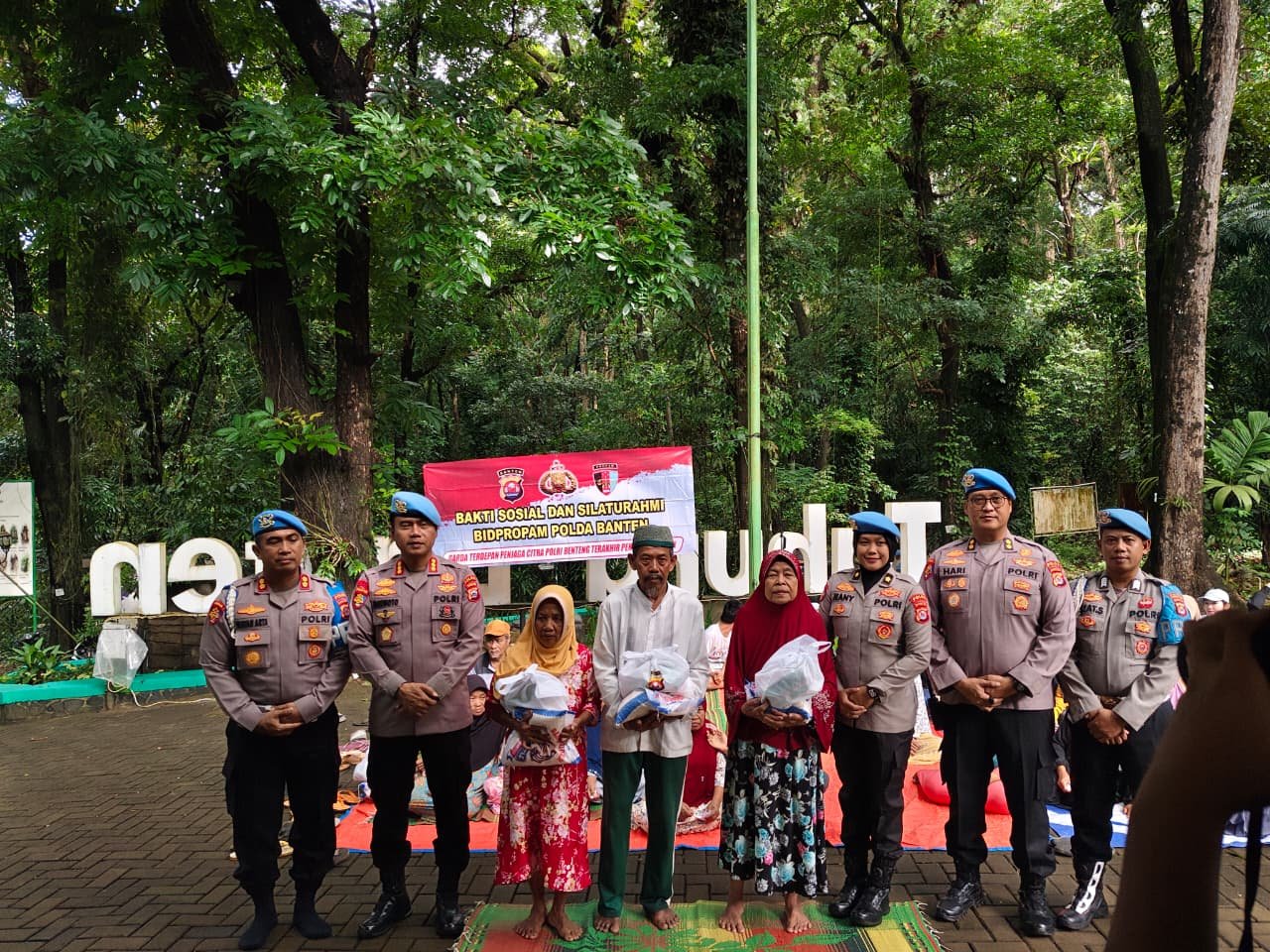 Bid Propam Polda Banten Gelar Bakti Sosial dalam Rangka Pembinaan Tradisi dan Pembaretan Bintara Remaja Divpropam