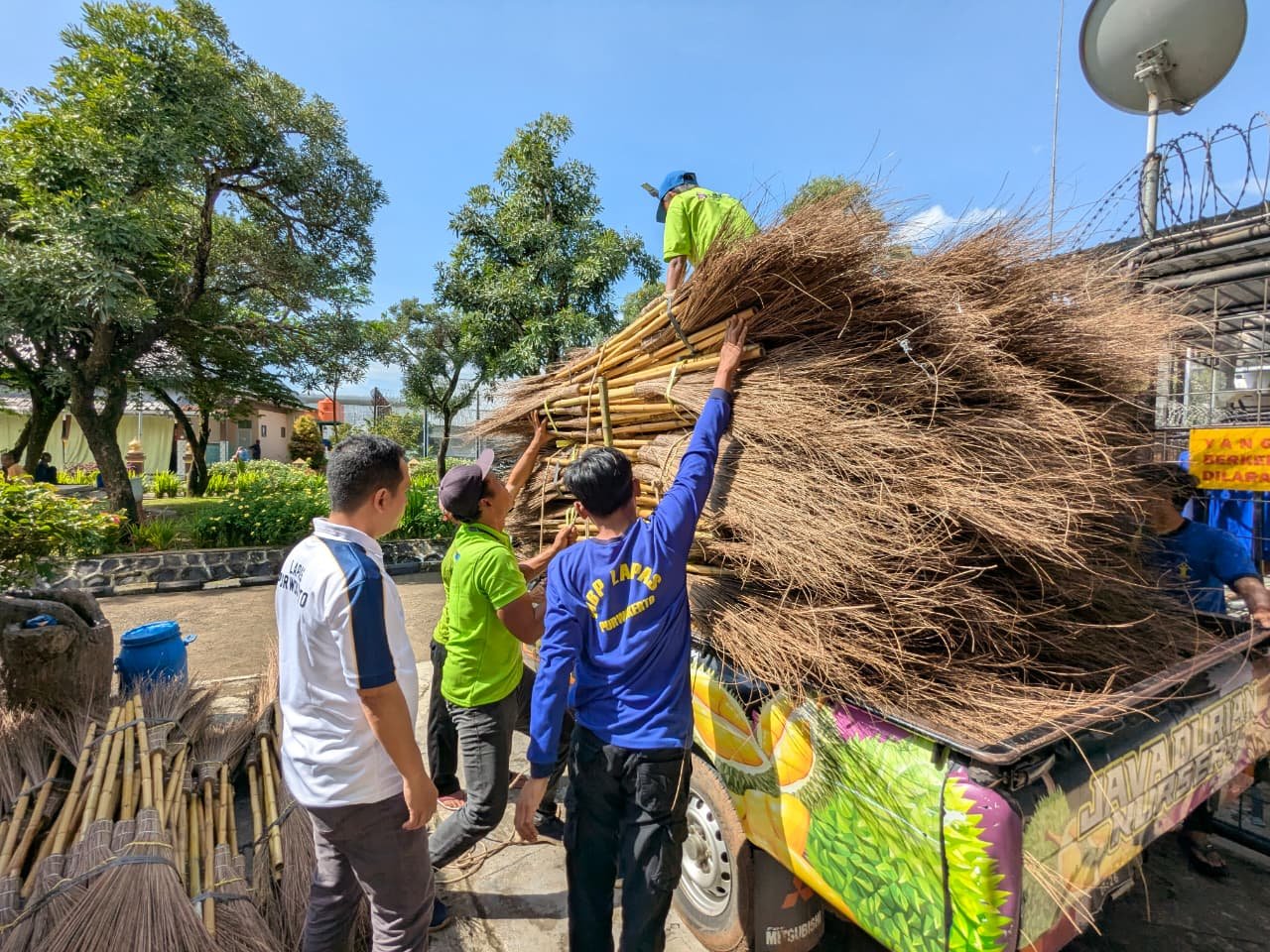 Lapas Purwokerto Dukung Pemasaran Hasil Karya Warga Binaan melalui Kerja Sama dengan CV. Pusat Handicraft