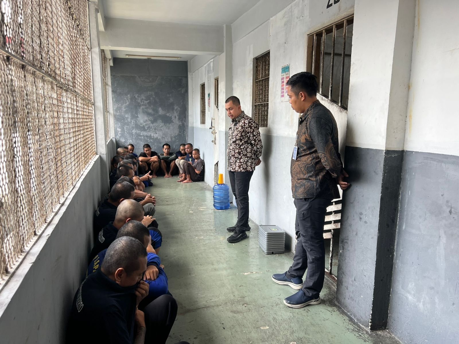 Pastikan Kamtib Kondusif, Kalapas Purwokerto Kontrol Blok Hunian