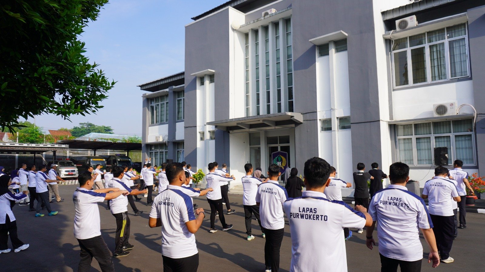 Pegawai Lapas Kelas IIA Purwokerto Ikuti Senam Pagi untuk Jaga Kebugaran dan Kekompakan