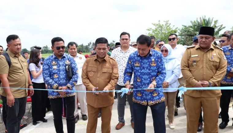 Bupati Tangerang Dampingi Gubernur Banten Resmikan Jalan 1,3 Kilometer di Sindang Jaya