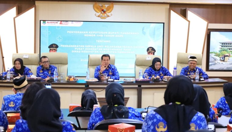 Serahkan SK Pengangkatan Kepala Puskesmas, Bupati Tangerang Tekankan Pelayanan Sepenuh Hati untuk Masyarakat