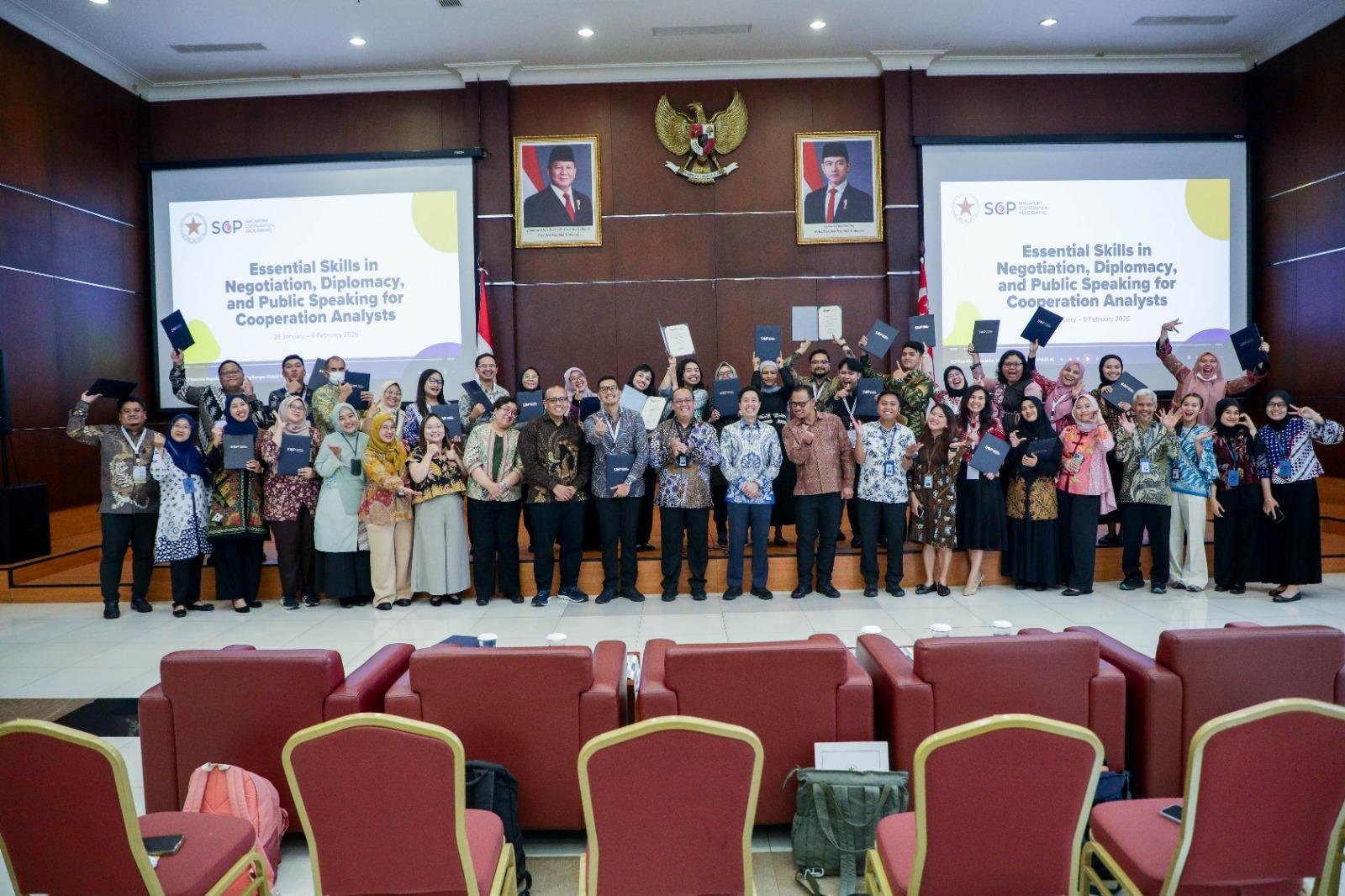 Kemensetneg dan Singapore Cooperation Programme Sukses Menyelenggarakan Pelatihan Negosiasi, Diplomasi, dan Public Speaking Bagi Analis Kerja Sama