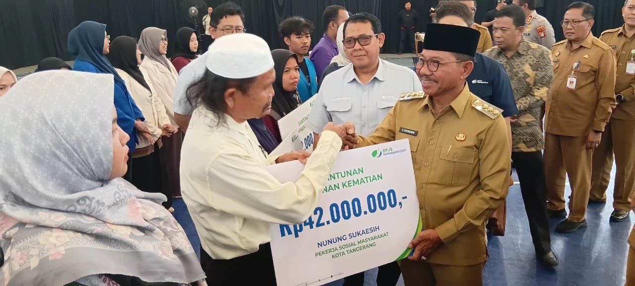 Wali Kota Tangerang Serahkan Santunan JKM Sebesar Rp 42 Juta Kepada Peserta BPJS Ketenagakerjaan