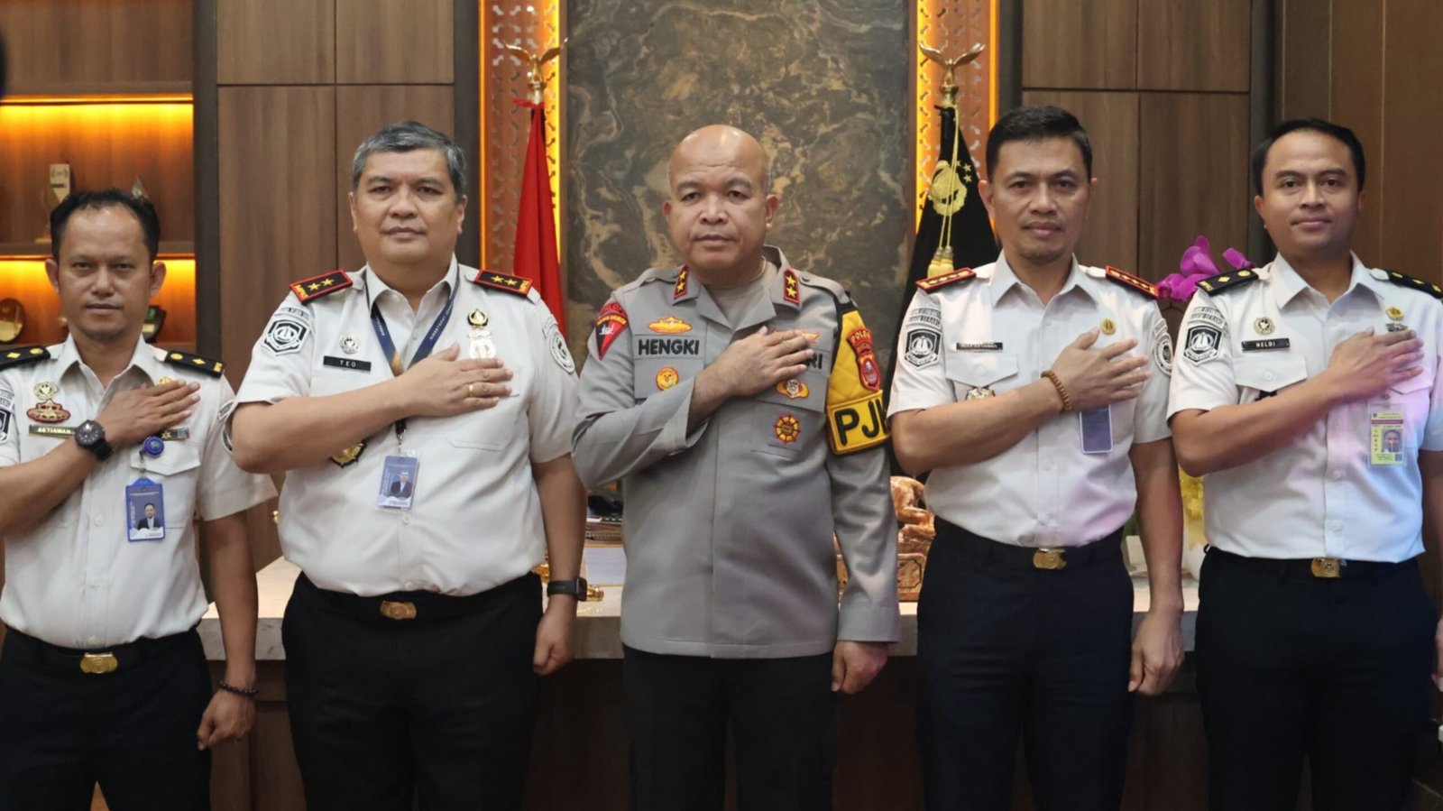 Sambangi Kapolda Banten, Kakanwil Ditjenim Banten Lakukan Koordinasi Pengawasan dan Penegakan Hukum WNA