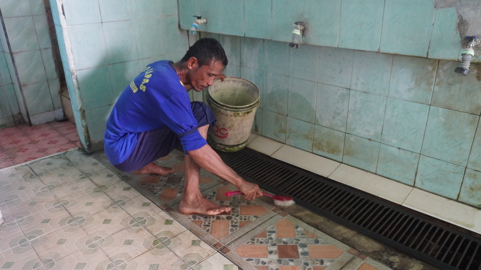 Bangun Kepedulian dan Kebersamaan, Lapas Purwokerto Gelar Aksi Sosial Membersihkan Masjid Sambut Ramadhan