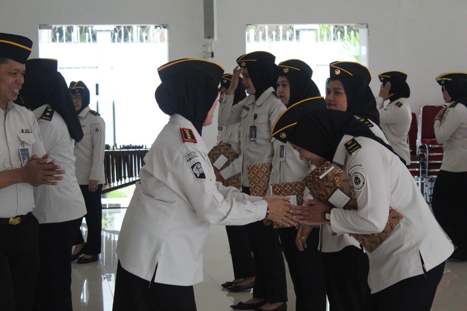 Pelantikan dan Pengambilan Sumpah Jabatan Pejabat Fungsional serta Penyematan Tanda Pangkat Pegawai Lapas Perempuan Kelas IIA Tangerang
