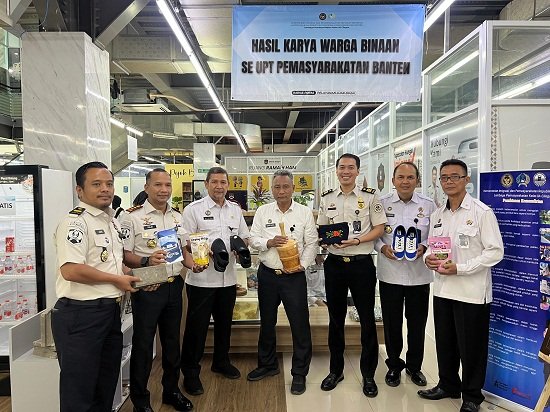 Dorong UMKM Pemasyarakatan, Kakanwil Ditjenpas Banten Tinjau Produk WBP di Galeri Kanim Cilegon