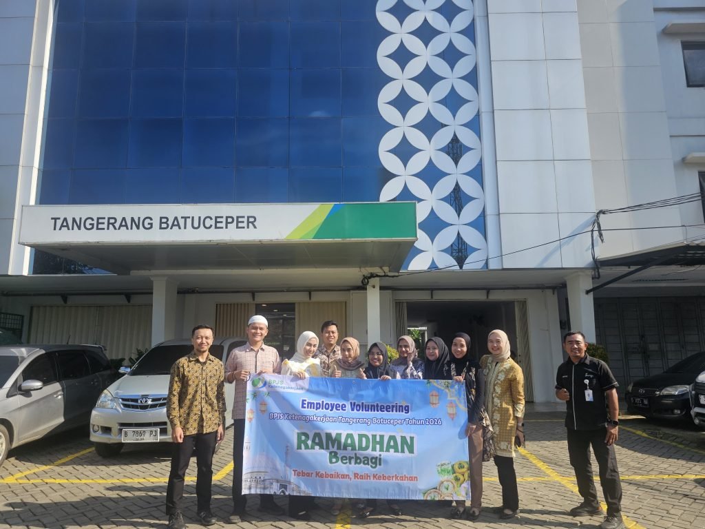Gelar Employee Volunteering, Pegawai BPJS Ketenagakerjaan Cabang Batuceper Turun Kejalanan Bagikan Puluhan Paket Takjil