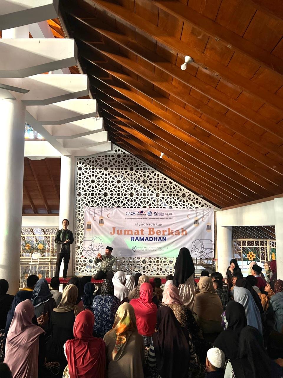 Lewat Kolaborasi, IACM dan KAMANDA Hadirkan Edukasi dan Santunan bagi Anak Yatim di Kota Serang