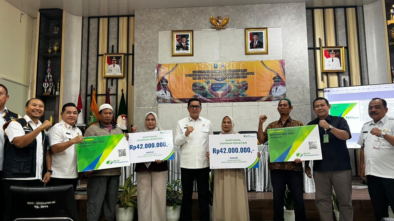 BPJS Ketenagakerjaan Bersama Pemkot Tangerang Lakukan Sosialisasi dan Penyerahan Santunan JKM Serta Kartu Kepesertaan Bagi Pekerja Rentan di Kecamatan Neglasari