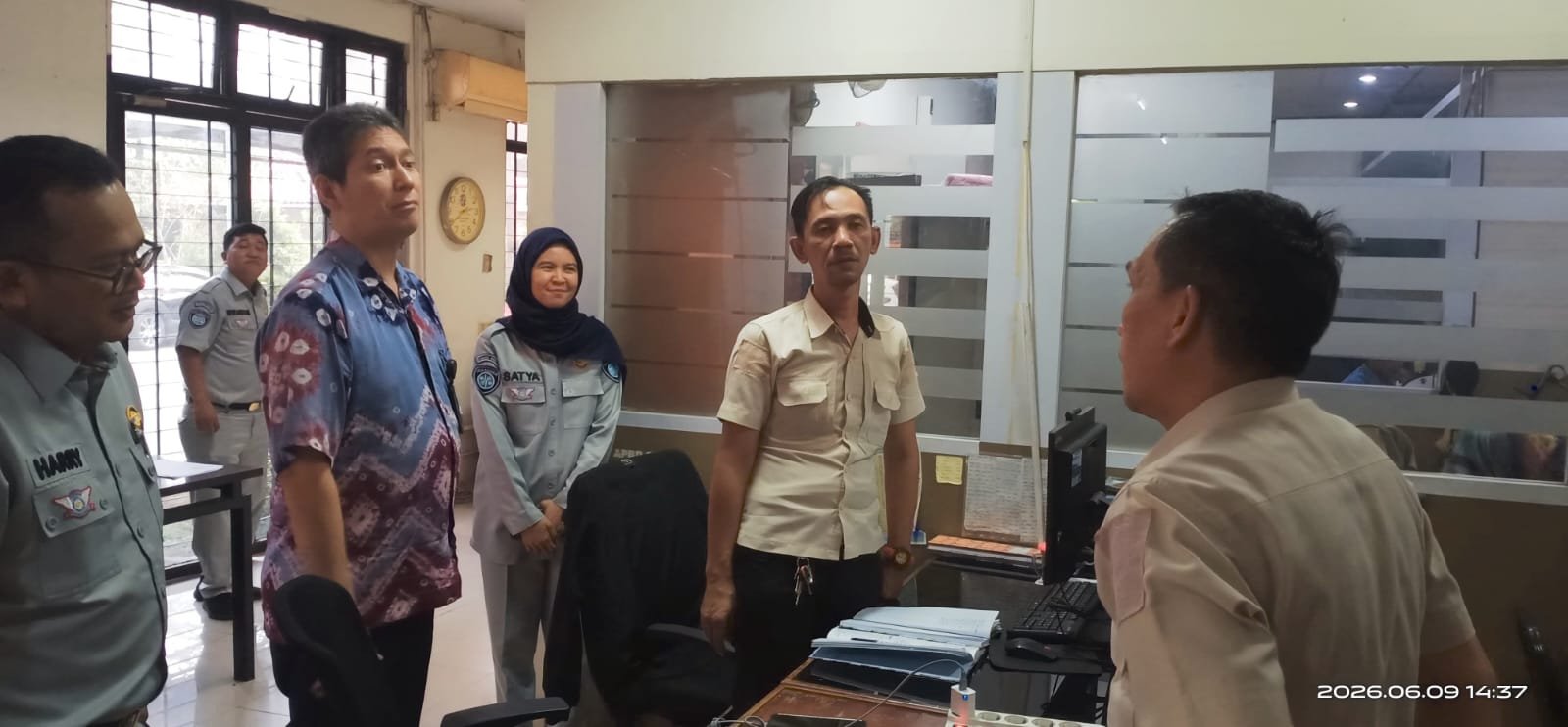 Kepala Wilayah Jasa Raharja Banten Kunjungi Samsat Serpong, Perkuat Koordinasi Layanan PKB dan SWDKLLJ Bagi Masyarakat  